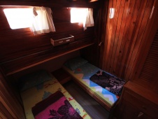 Cabina doble bajo cubierta