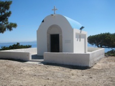 Una pequeña iglesia en lo alto la isla de Kos